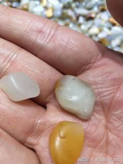 和田玉籽料原石30元一粒,你要吗?
